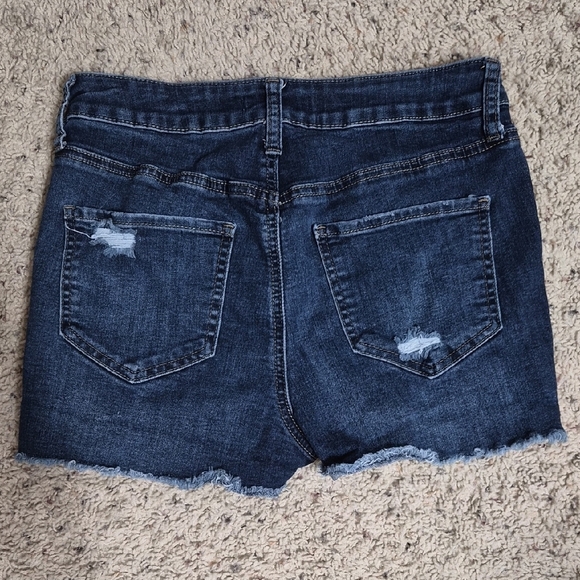 SO Women's Distressed Jean Shorts - Dark Blue Size 7/28W - Picture 2 of 13